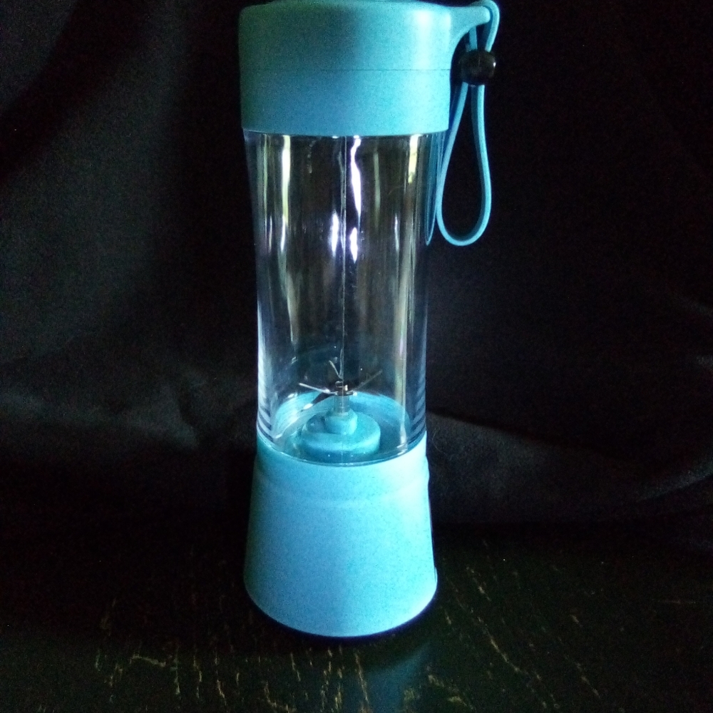 New Shakemate Light Blue Portable and Rechargeable Blender Juicer